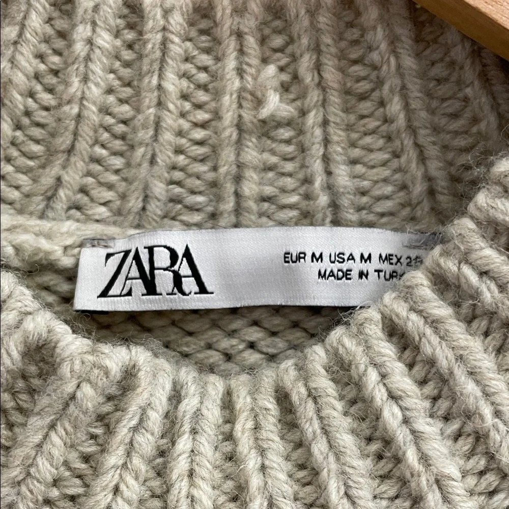 ZARA  Beige Chunky Knit Fringe Sweater